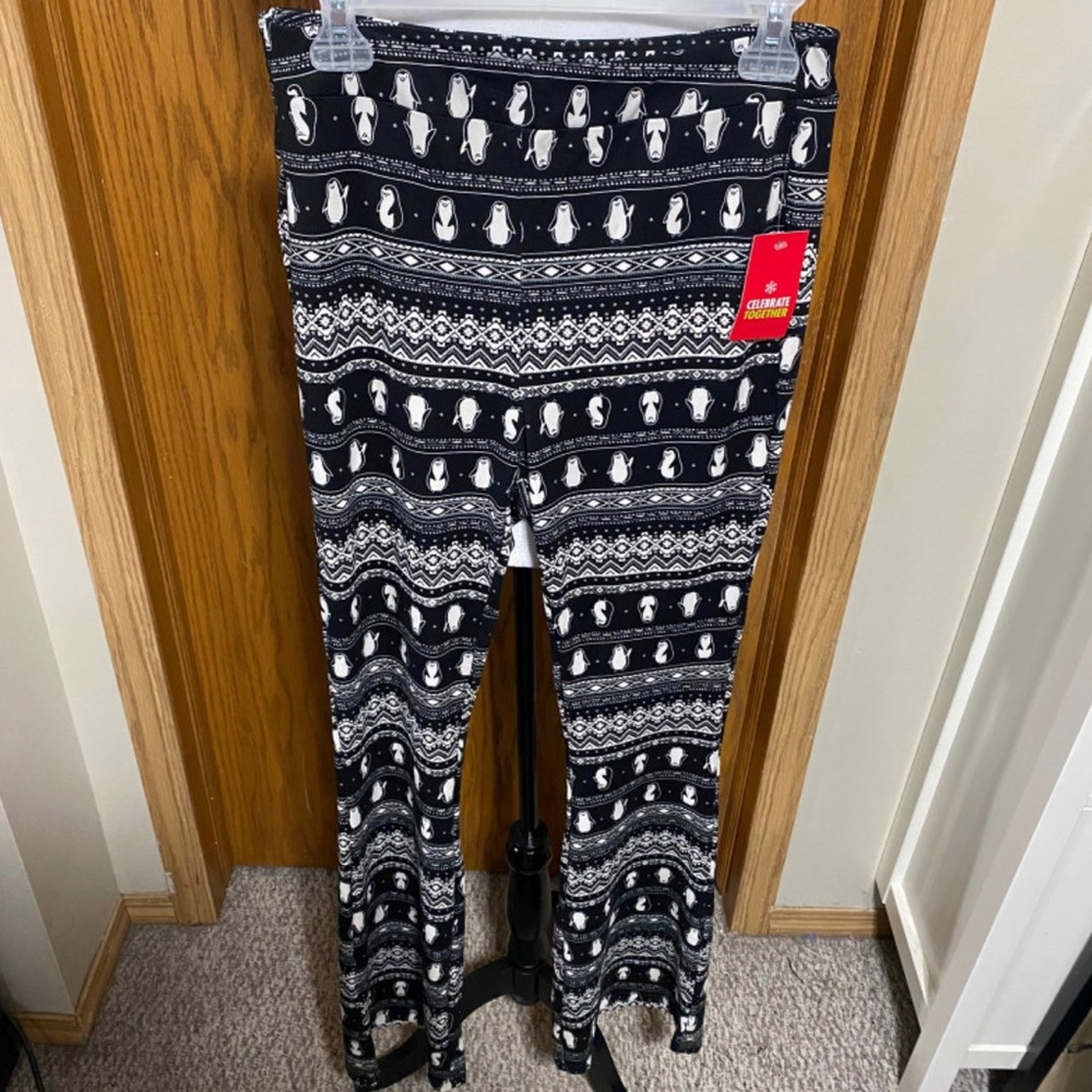 Super cute penguin leggings, brand new